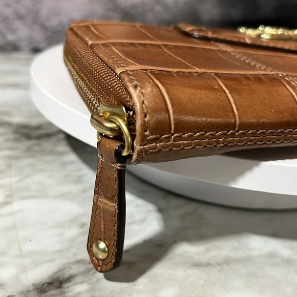 COACH CAYMAN EMBOSSED TAN LEATHER ZIPPY WALLET IN EUC - Picture 10 of 14